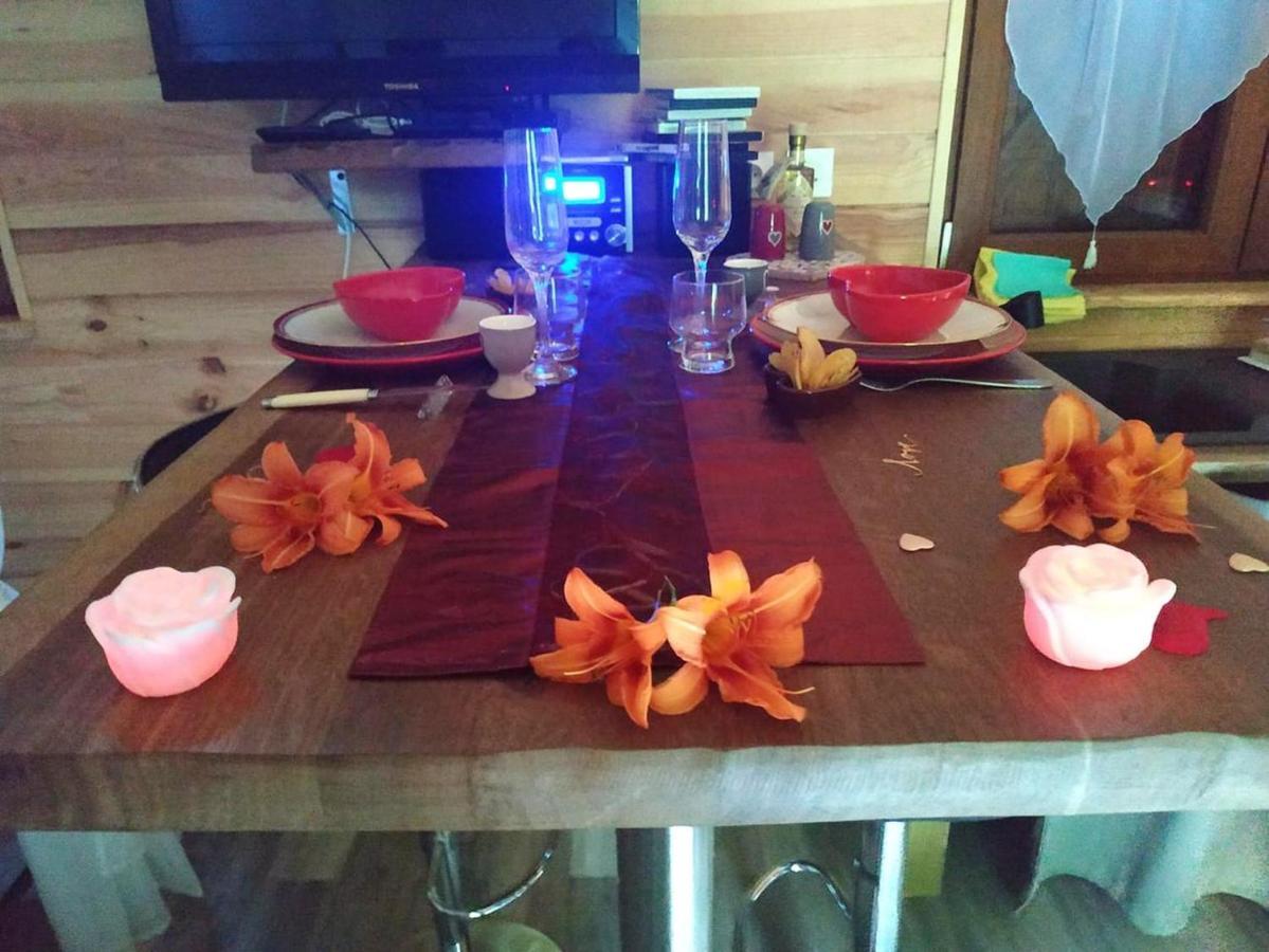 Chalet Chaleureux A Louatre Avec Piscine Partagee 외부 사진